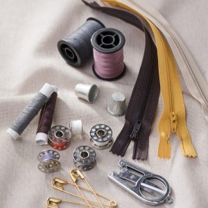 high-angle-sewing-machine-shuttles-with-thread-reels-zippers